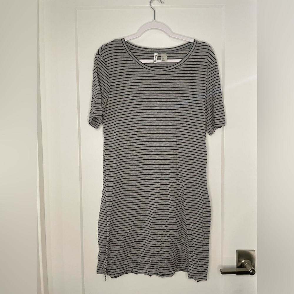 T-shirt dress from h&m. Great condition!